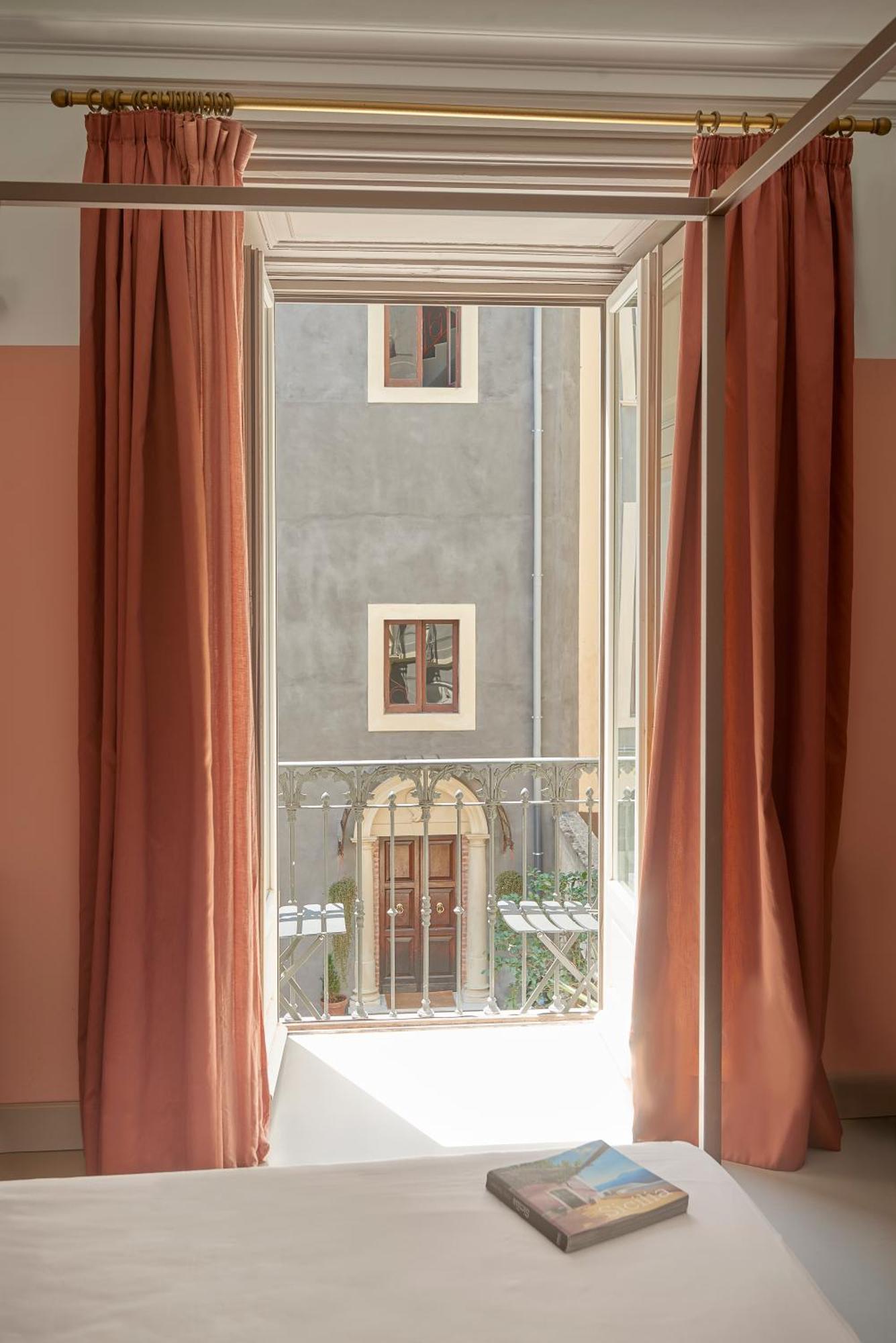 Palazzo Scammacca Apartment คาตาเนีย ภายนอก รูปภาพ